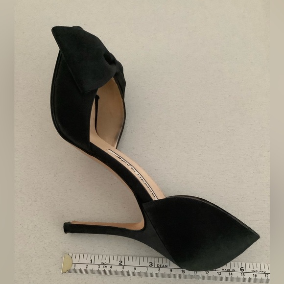 Manolho Blahnik Satin Bow Heel - Picture 6 of 6
